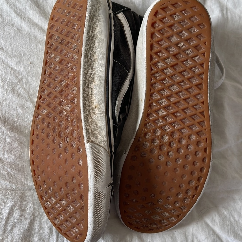 Vans - Picture 2 of 4